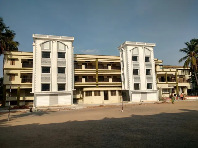 Holy Cross Matriculation Higher Secondary School Vellore - 4