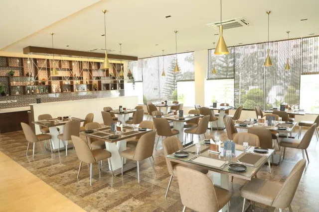 VRR Astoria Resort & Convention Center - 4