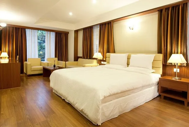 Octave Suites - Residency Rd - 4