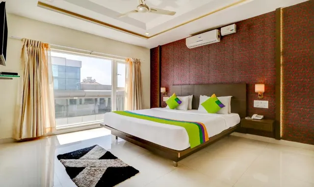 Treebo Trend Orchid - 4