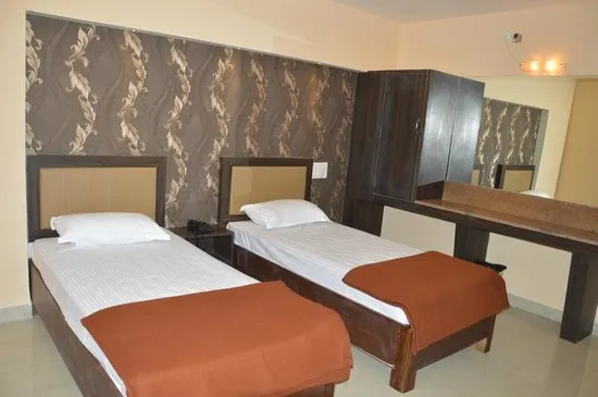 Hotel Golden Regency - 3