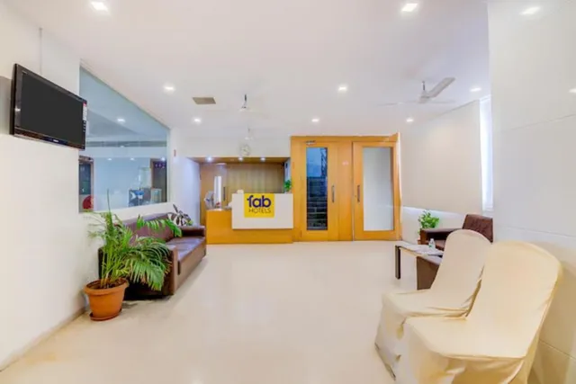 FabHotel Spark Inn - Hotel - 2