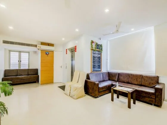 OYO 6383 Hotel Leela Grand Inn - 3