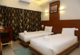 Hotel SKML Grand - 4