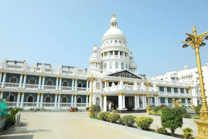 Gadiraju Palace Convention Center & Hotel