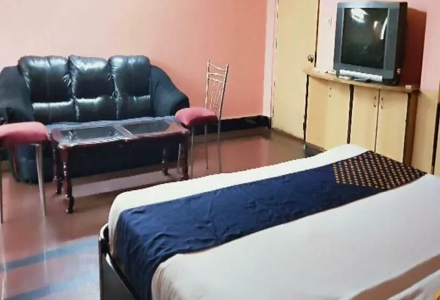 SPOT ON 81033 HOTEL HILL PARK - 3