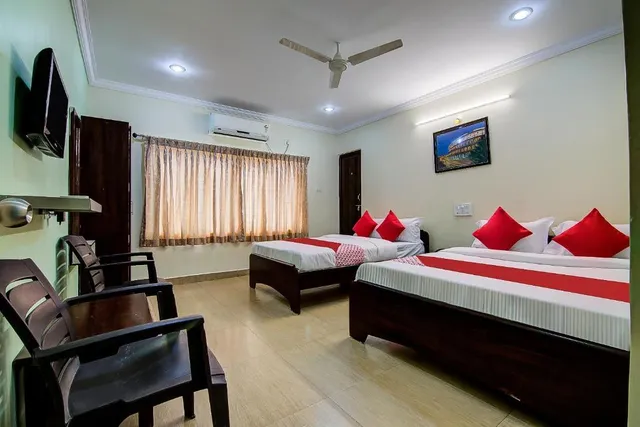 OYO Lalitha Delight - 4