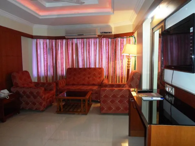 Hotel PLR Grand - 4