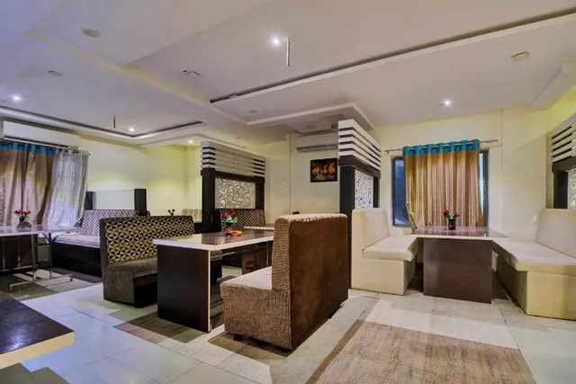 Collection O Hotel Jaya Fortune - 3