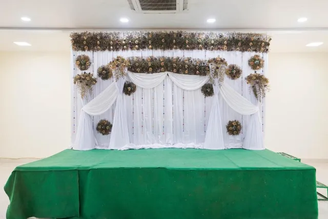 Capital O Hotel Aditya Grand - 3