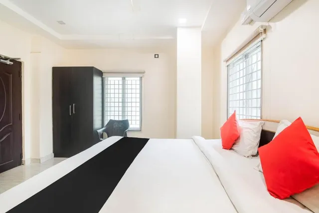 Capital O Hotel Aditya Grand - 4