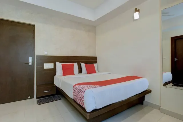 OYO Hotel Gnr Residency - 2