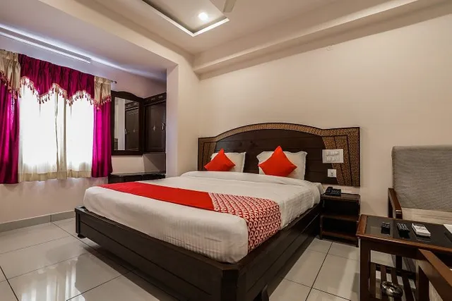 OYO Hotel Gnr Residency - 3