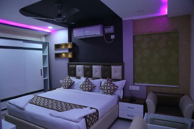 Hotel Hasini Inn - 4