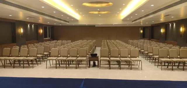 Cosmique Clarks Inn Suites - 3