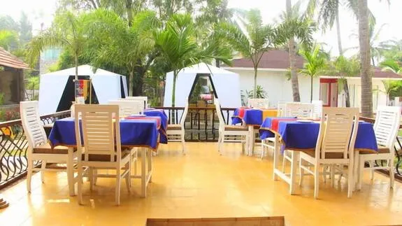 Paparazzi Resort - 3