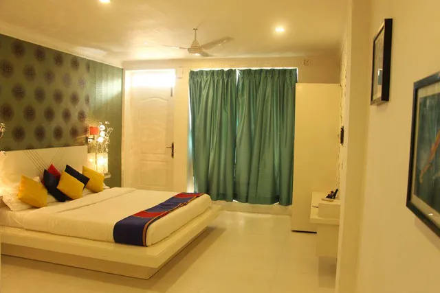 Paparazzi Resort - 4