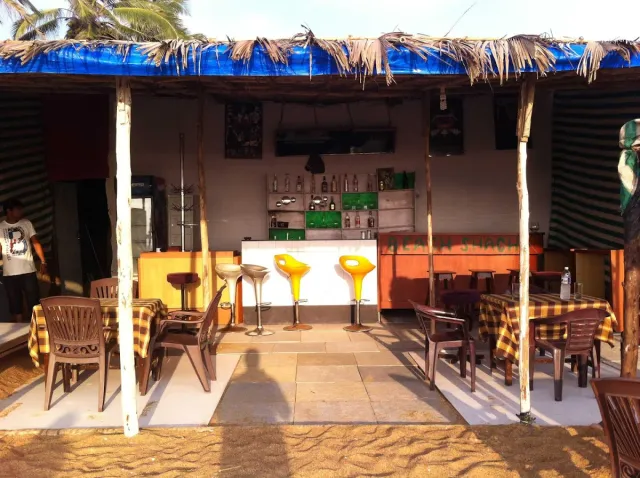 Rudy's Golden Mermaid Beach Shack - 3