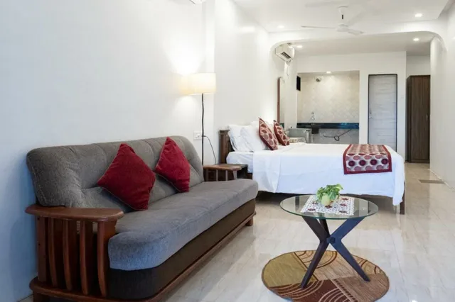 Shanu's Seaside Inn - 3