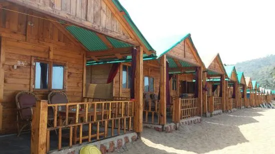 Saxony Beach Cottages & Restaurant