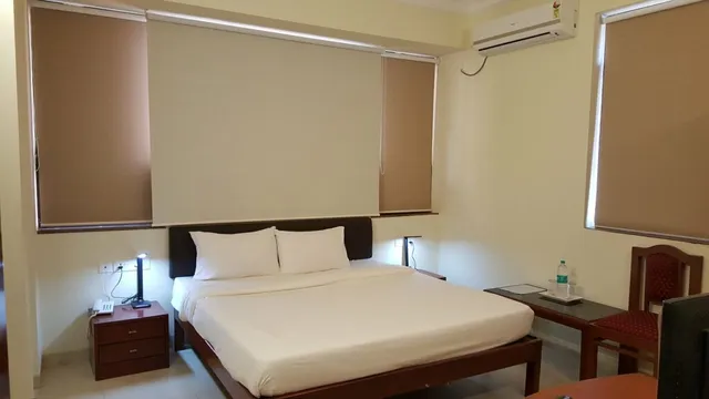 Gomati Business Hotel - 4