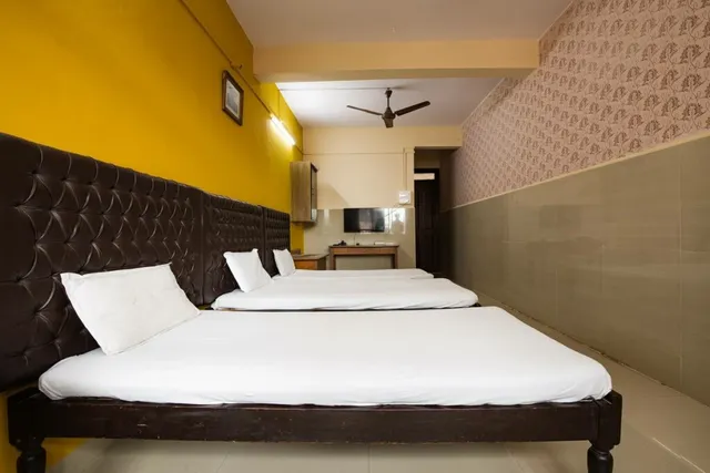 OYO 6991 Hotel Poonam - 2