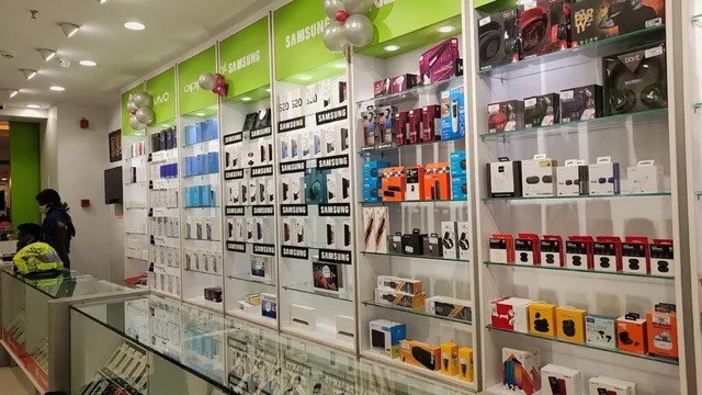 Poorvika Mobiles Chennai - EA Mall - 4