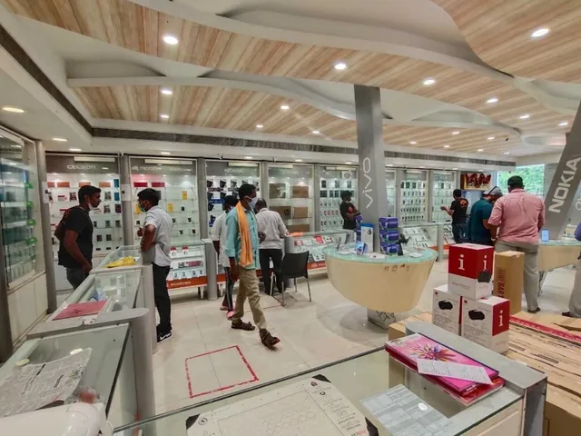 Poorvika Mobiles Parrys - 2