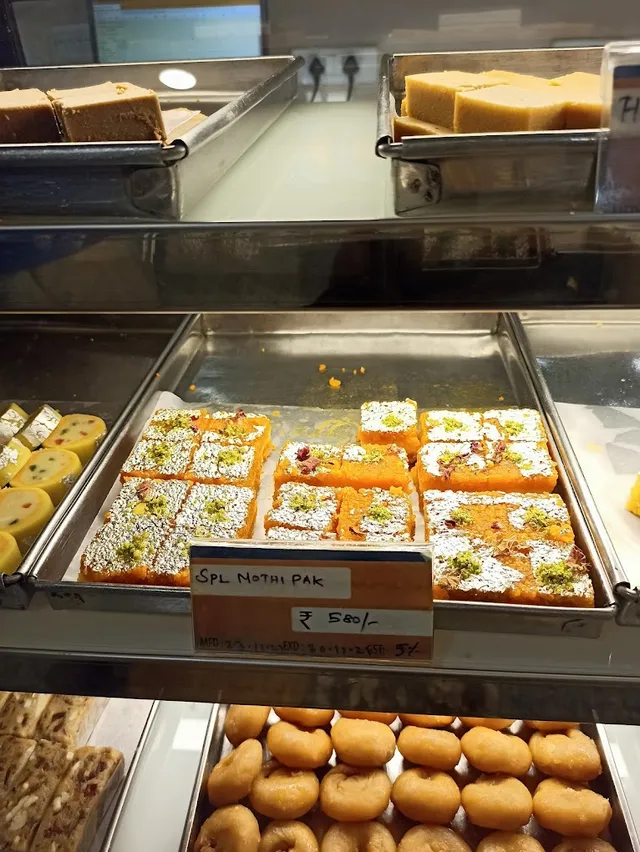 NANDHINIEE SWEETS Anna Nagar - 2