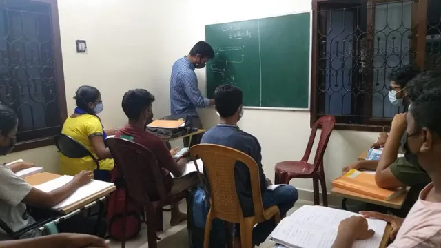 SS Academy - NEET Coaching Centre | Crash Courses - NEET, IIT JEE | Engg B.Arch & NATA | NTSE Olympiad - 4