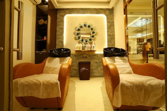 RATNA MAKEUP LOUNGE & UNISEX SALON - 2