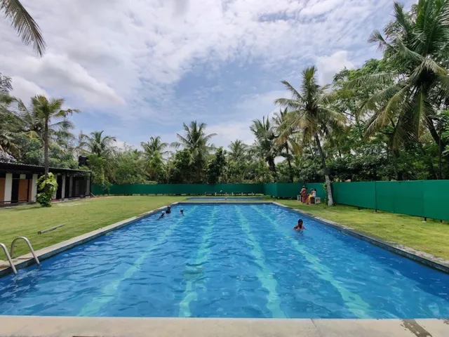 R Swimming pool - 4
