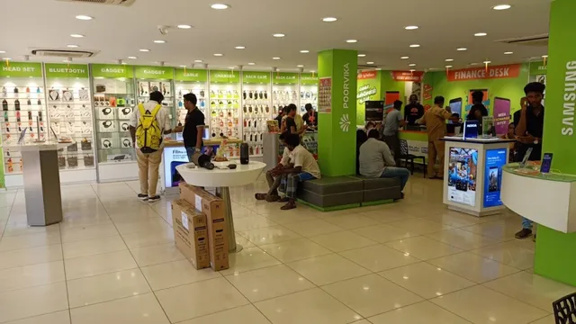 Poorvika Mobiles Trichy - YVD Trade Centre - 3
