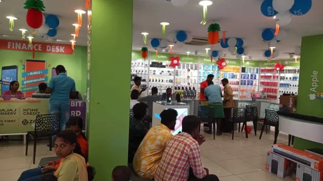 Poorvika Mobiles Trichy - YVD Trade Centre - 4