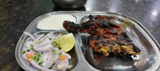 Hotel Raja Garden Restaurant - 4