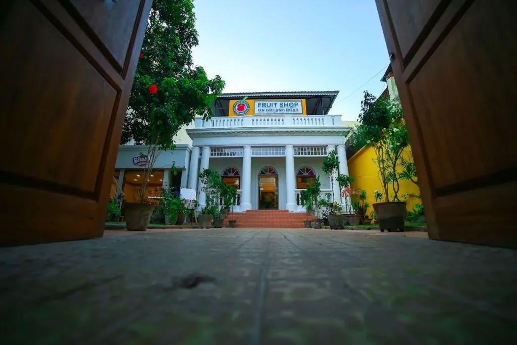 Fruit Shop On Greams Road, Puducherry