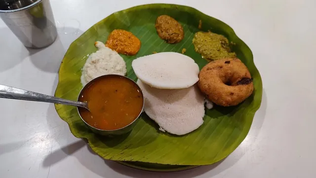 Hotel Sree Sabarees - Arasaradi - 4