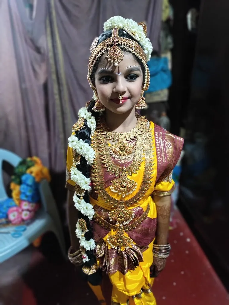 Ayush Beauty parlour & training Institute