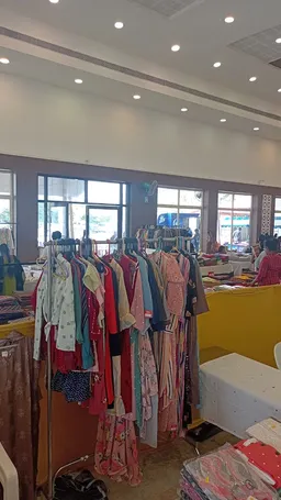 Sri Meenakshi Fashions Best cloth shop in Tirupalai - 3