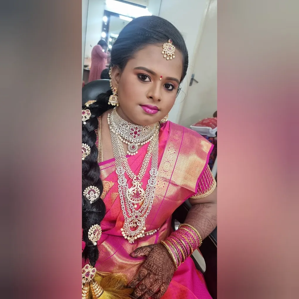 Radhis Ladies Beauty Parlour