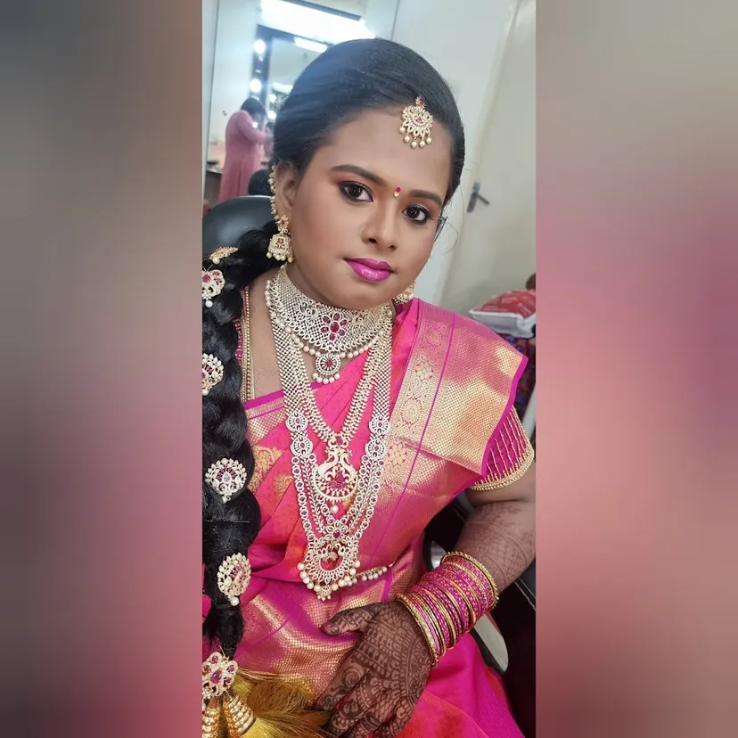 Radhis Ladies Beauty Parlour