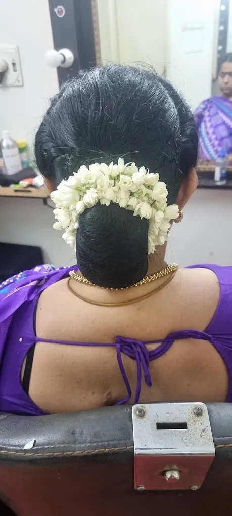 Radhis Ladies Beauty Parlour - 4