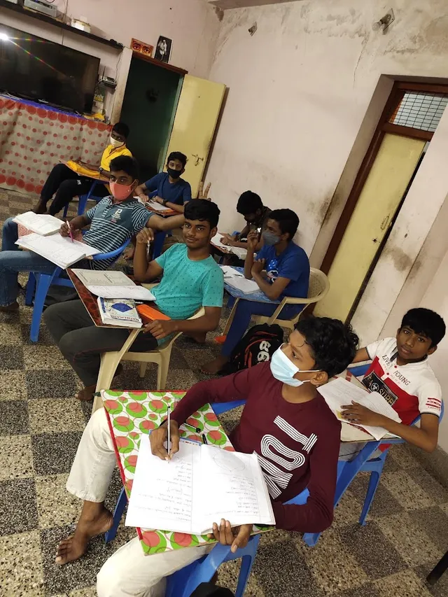 OM Academy 8th to 12th CBSE & ICSE tuition centre - 4