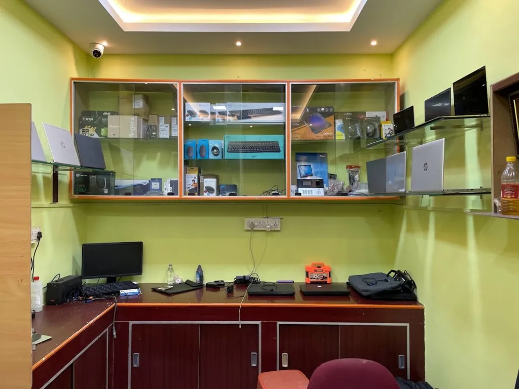 SR Infosolutions Laptop Service Center In Salem