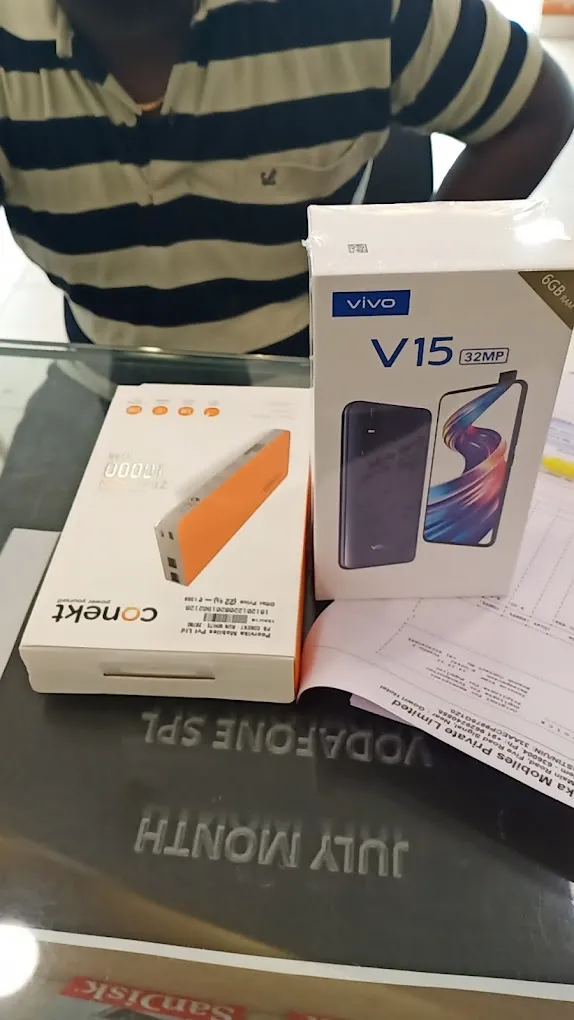 Poorvika Mobiles Salem - Near Gowri Theatre - 3