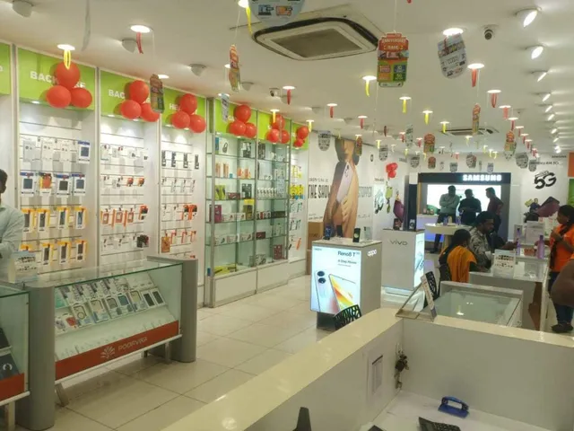 Poorvika Mobiles Salem - Opp to Saradha College - 4