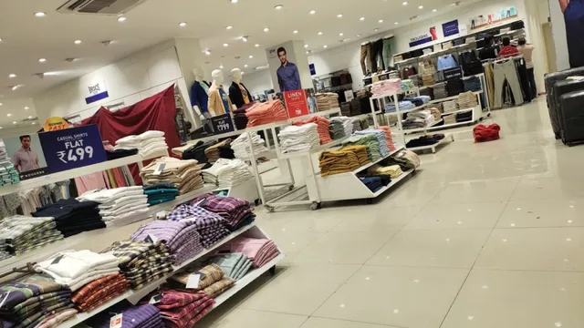 Unlimited Fashion Store - Salem - 4