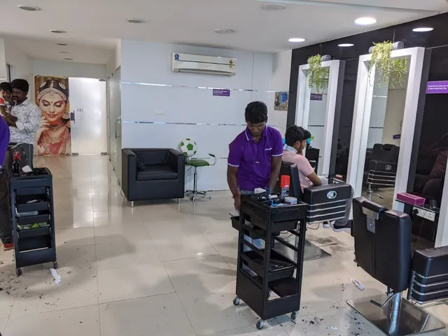 Naturals Salon & Spa Seelanaickenpatty - 2