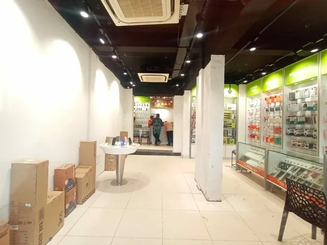 Poorvika Mobiles Thirunelveli - Opp to Bus Stand - 5