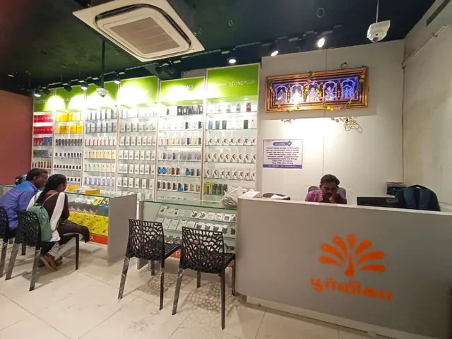 Poorvika Mobiles Thirunelveli - Opp to Bus Stand - 6